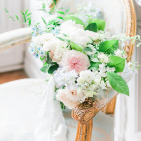 Amelie-Pichon-Weddings_Mariage-France_Château-Durantie_Wedding-Planner_bouquet-fleurs-service-a-la-carte-mariage